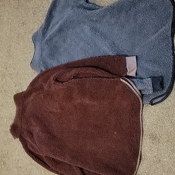 Sweaters - Picture 4 of 6